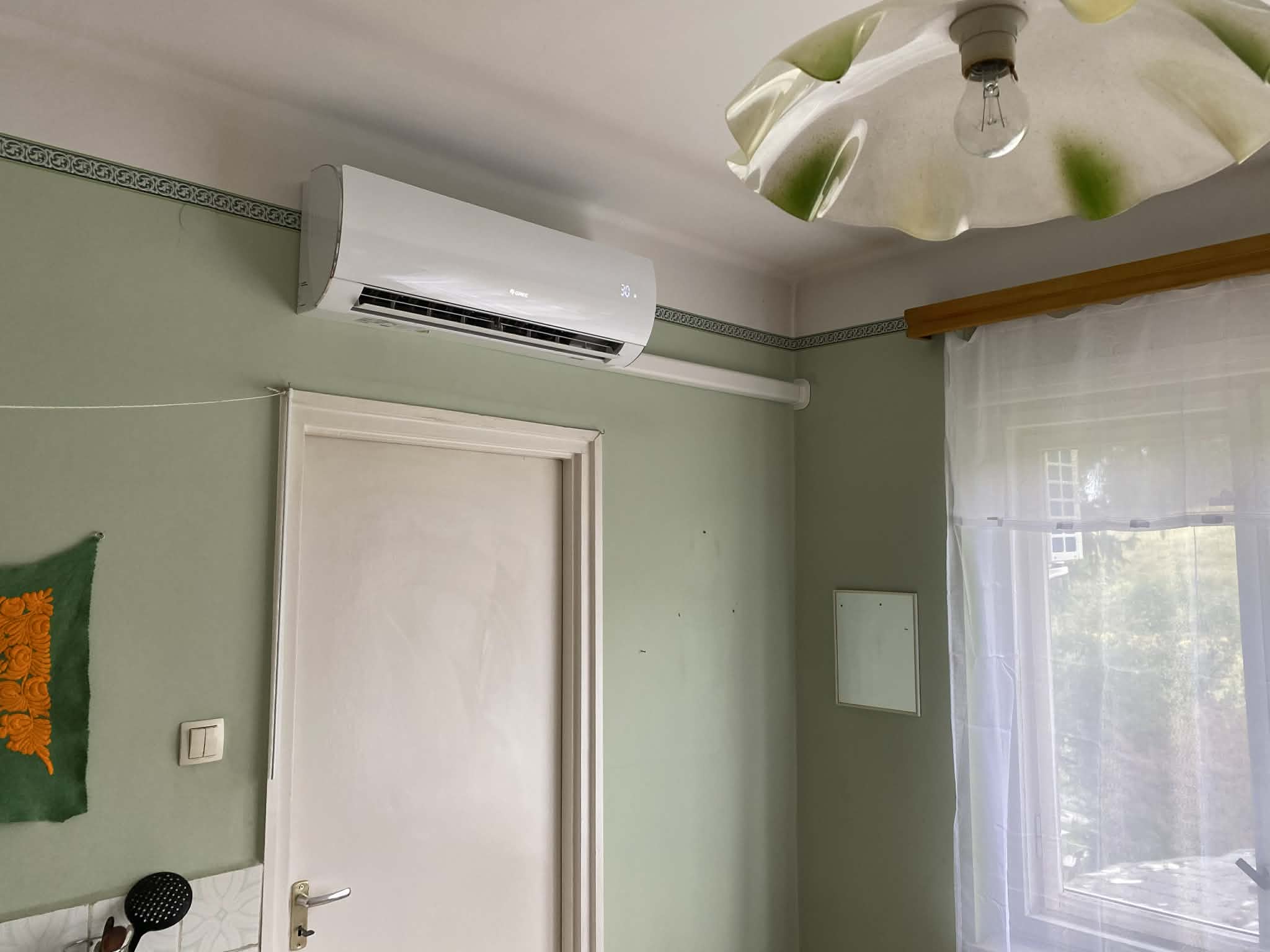 Beltéri klíma zöld falú szobában