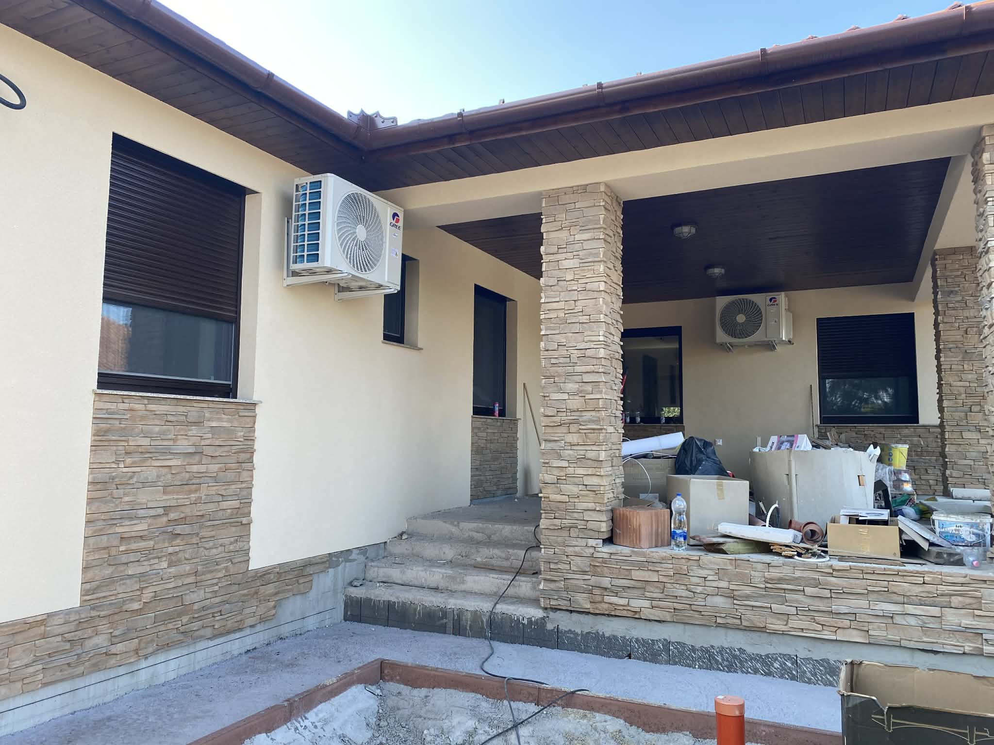 Kültéri klíma egység terasznál