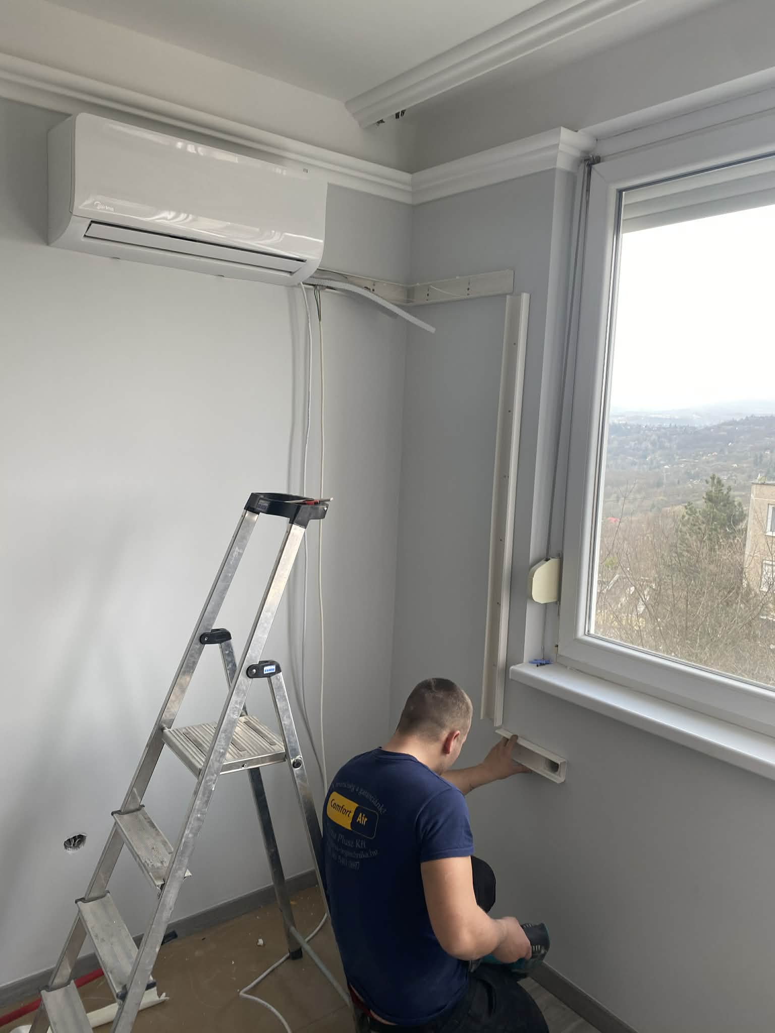 Beltéri klíma felszerelés létráról