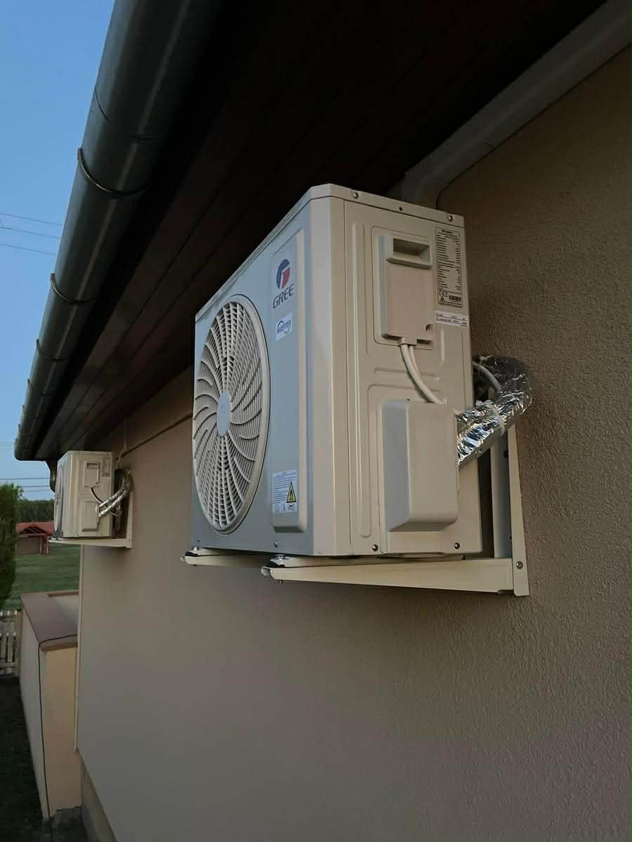 Kültéri egység oldalfalon rögzítve