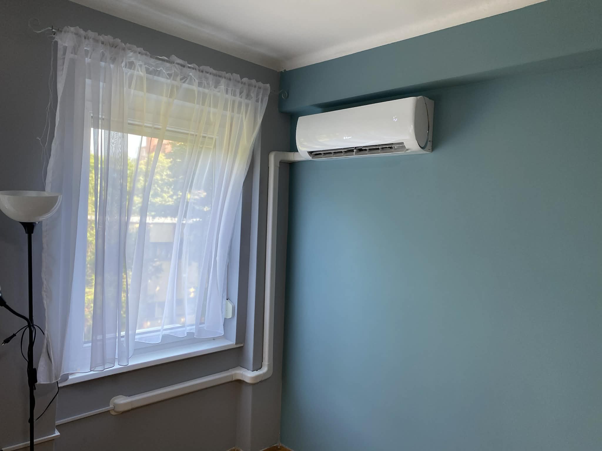 Beltéri klíma egység nappaliban felszerelve